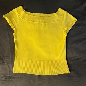 Women’s Blouse in Yellow. Amazing condition.
